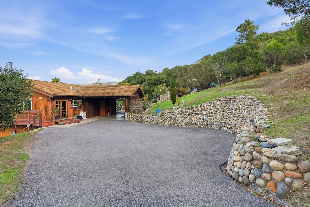 Peaceful Retreat With Panoramic Views 3 Bedroom Home