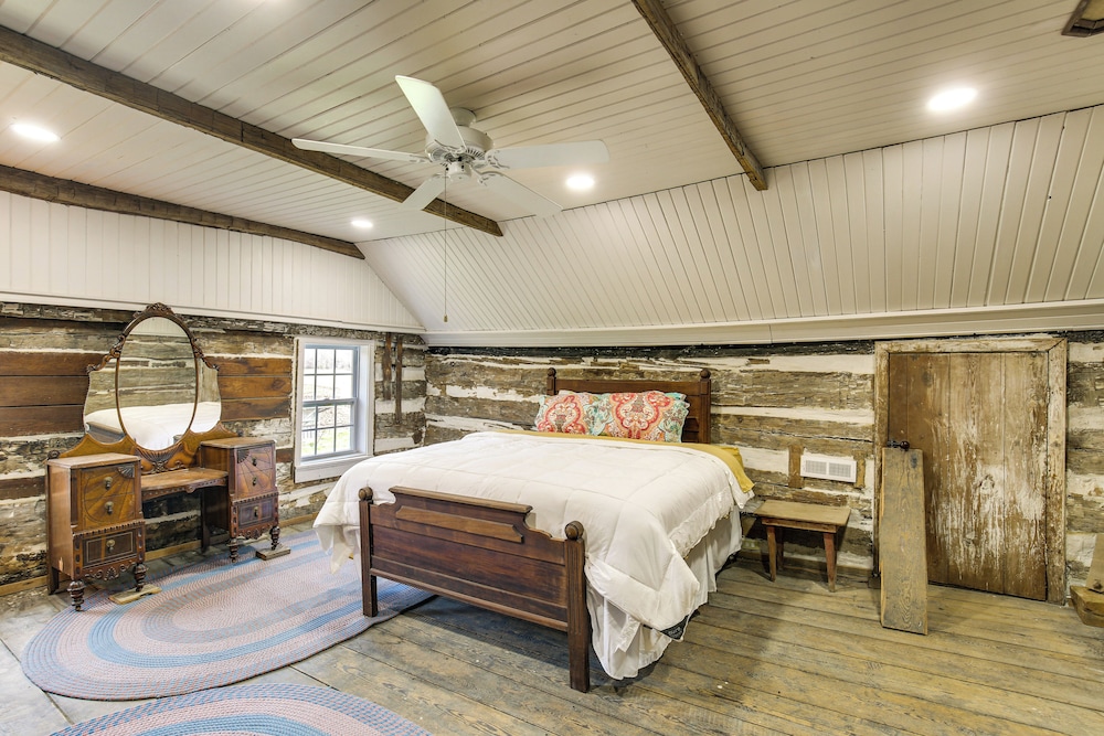 Hot Tub & Creek Views: Secluded Perryville Cabin