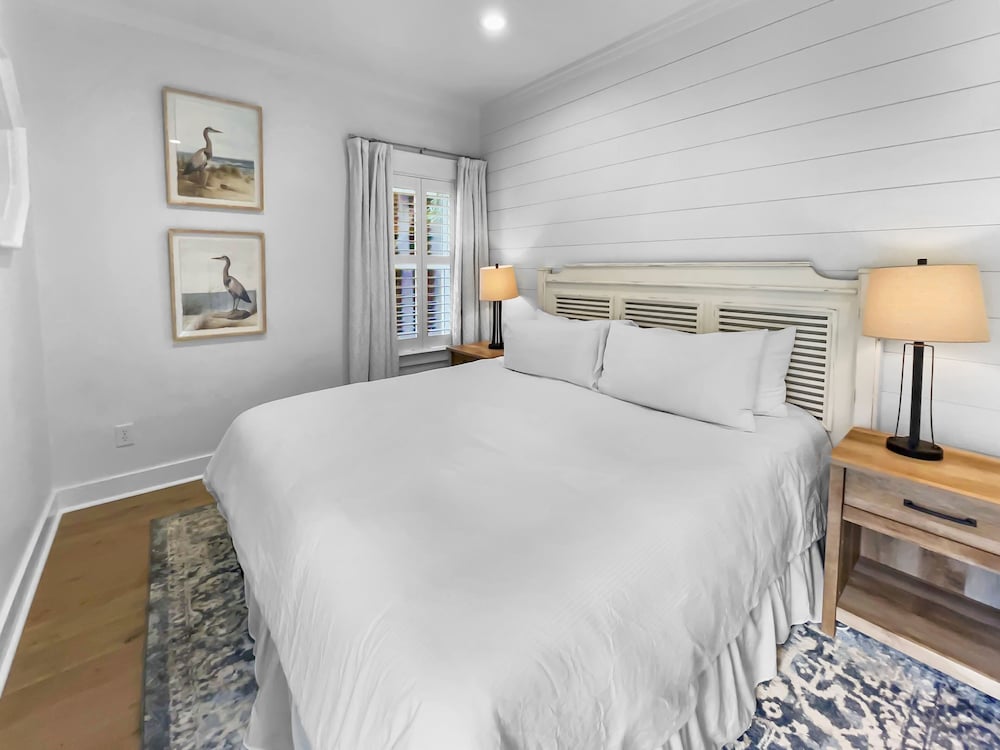 Sandy Cheeks 4 Bedroom Home by RedAwning view 3