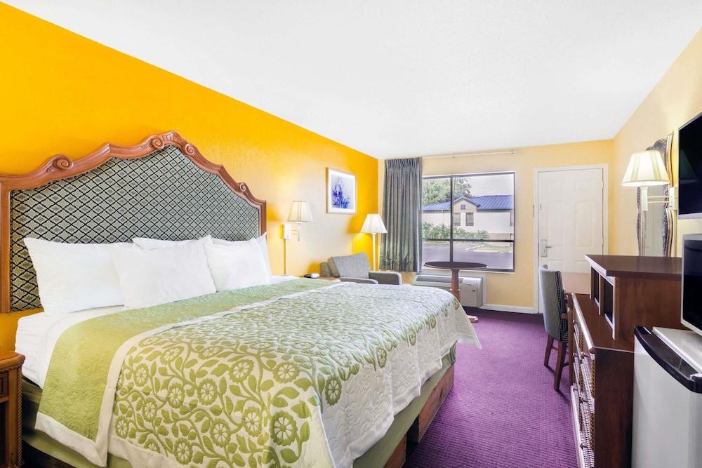 Days Inn by Wyndham Jacksonville