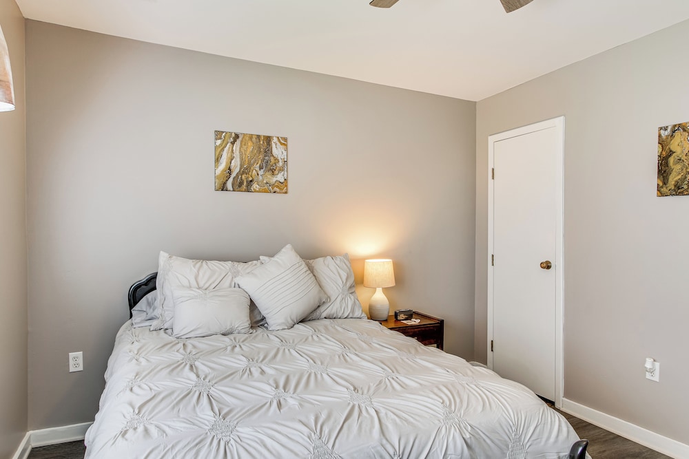 2 Mi to SC State & Claflin: Townhome w/ Patio!