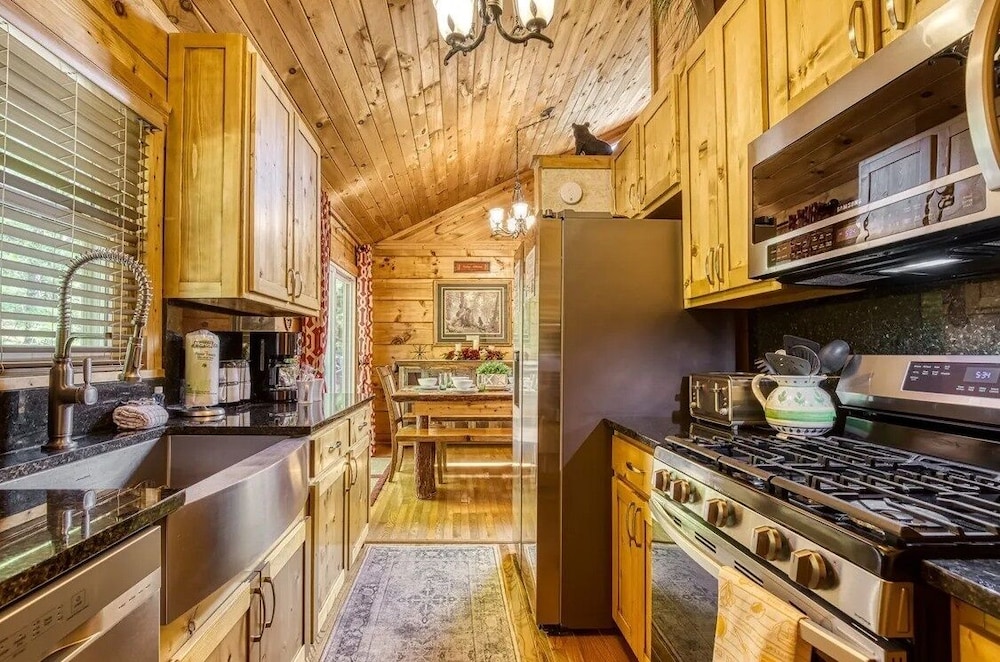 Tennessee Risky 3 Bedroom Cabin