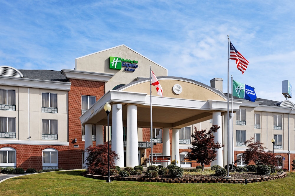 Cullman Vacations - Holiday Inn Express Hotel  Suites Cullman, an IHG Hotel - Property Image 1
