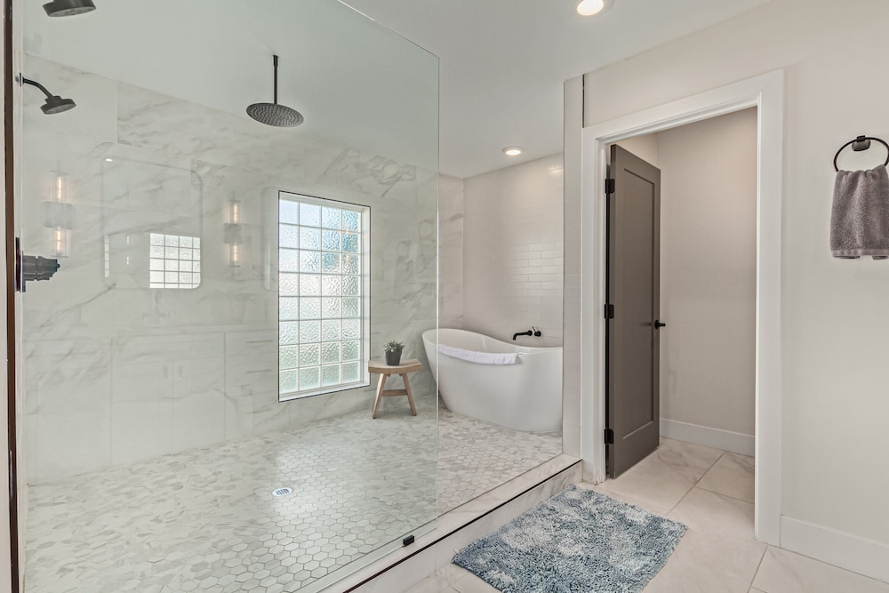 Greenway Getaway - Private Pool - North Scottsdale