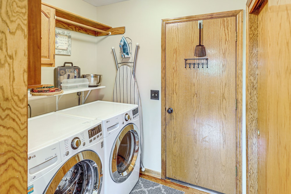 5 Mi to Platte River: Inviting Bellevue Rental