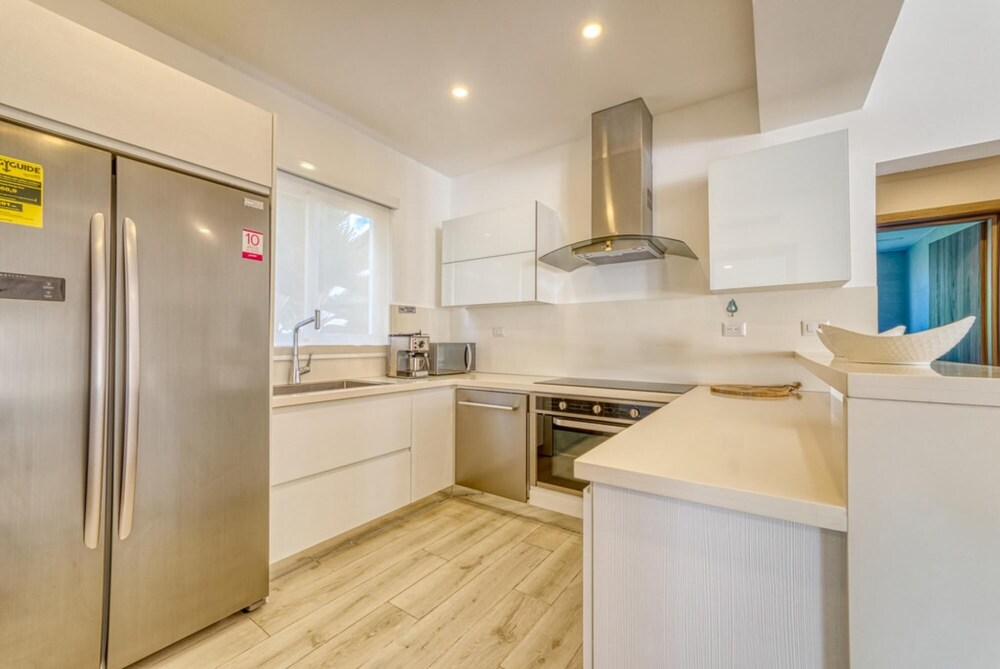 Unique Modern Apartment With Direct Beach Access view 3