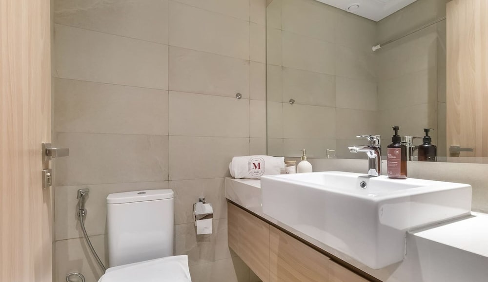 Elegant Studio w Balcony View Near Downtown Dubai