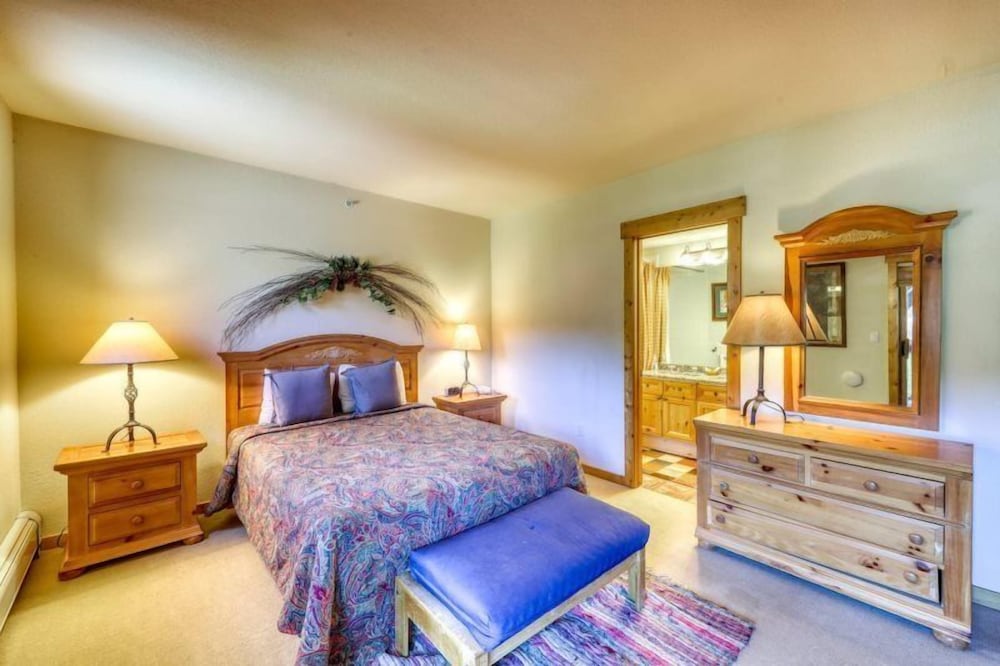 Spacious 4 Bedroom Mountain Vacation Rental With Private Hot Tub and Free Shuttle to Slopes view 2
