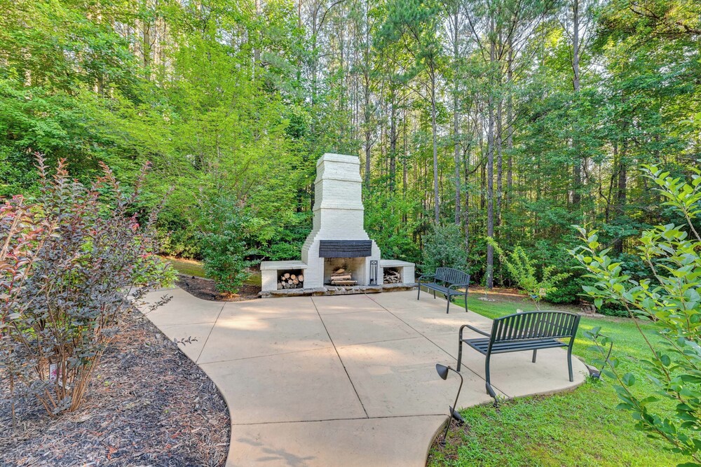 Hike & Explore! Luxe Retreat Near Lake Norman