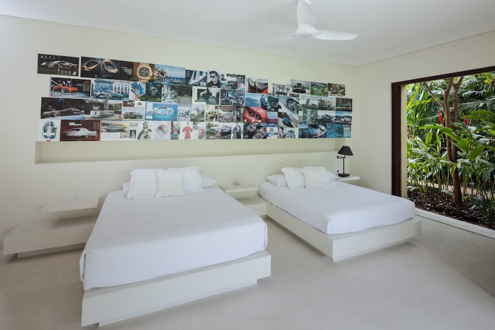 w Amazing 4BR Villa at Mesa de Yeguas