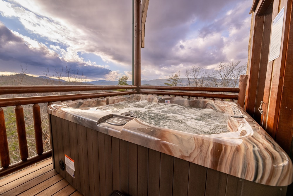 Pet-friendly Pool Game Room Hot Tub Theater