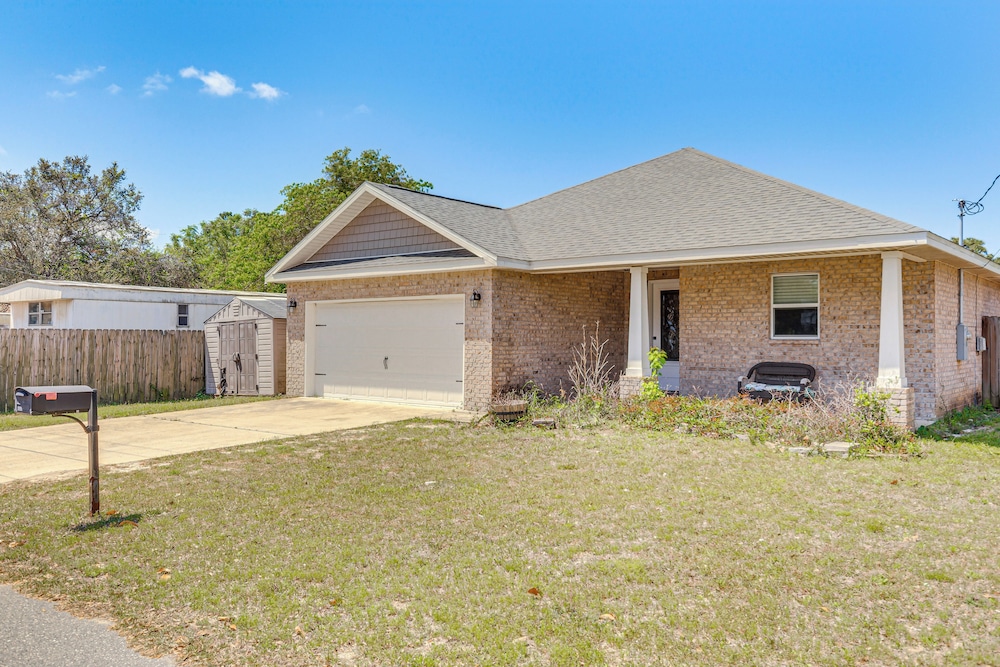 Military-friendly Home Near Navarre Beach & Base!
