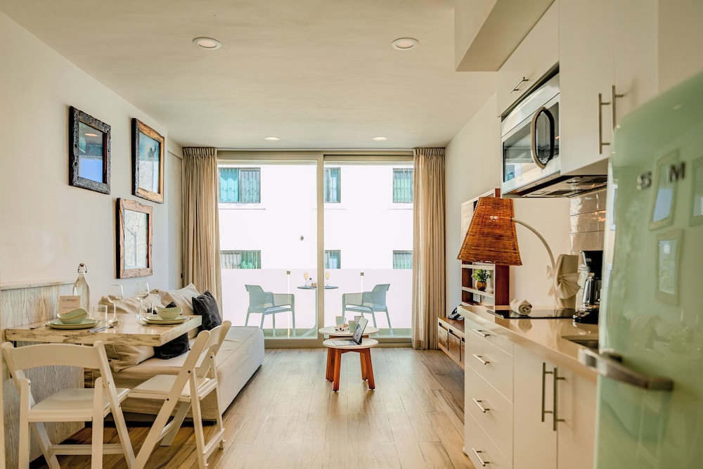 Newport House by Casago
