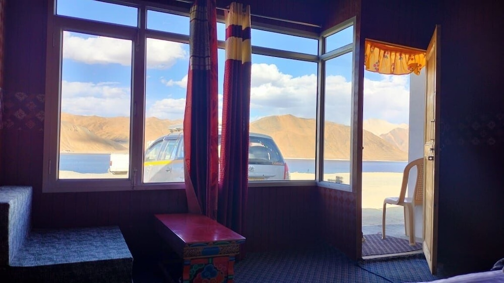 Soma Retreat Cottage Pangong Lake view 5