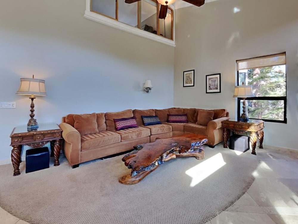 Deluxe Condo with Fireplace (Unit 623 at 1849)