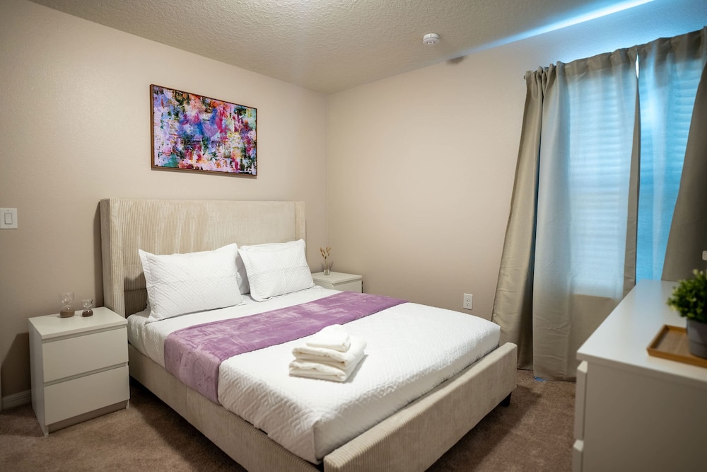 Fun and Relax 10 Bed Home Pool Themed Rooms