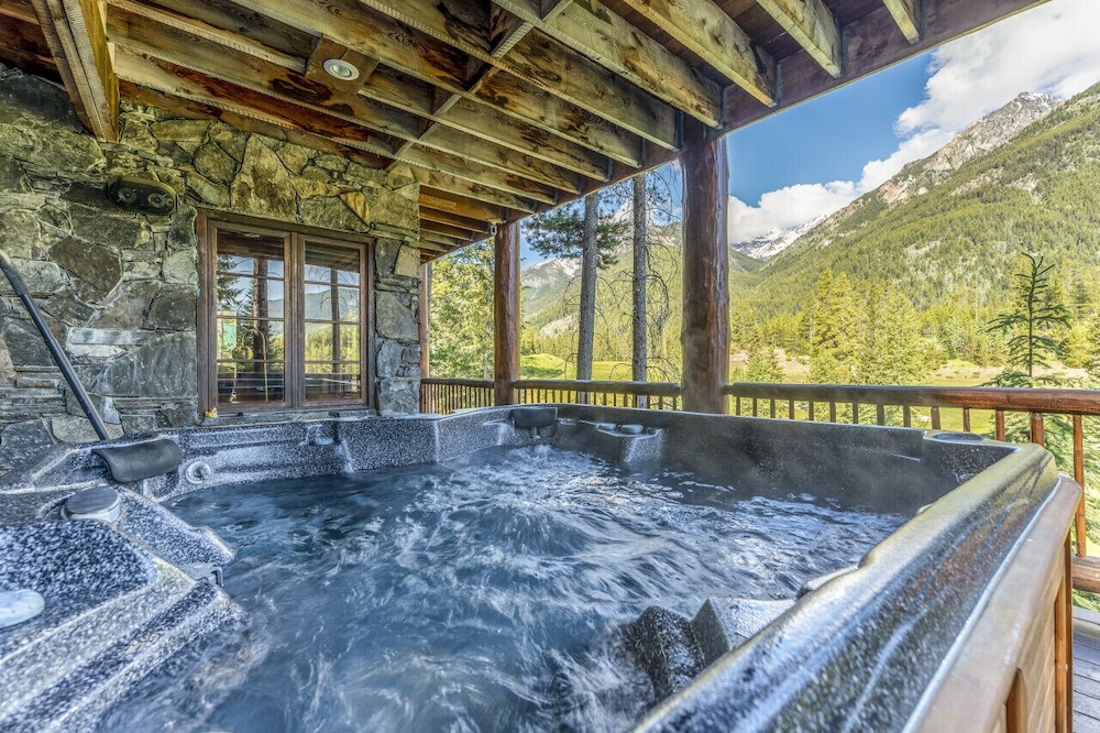 Luxury Log Chalet | Pool + Private HotTub | Ski In/Out | Overlooking Greywolf GC-3
