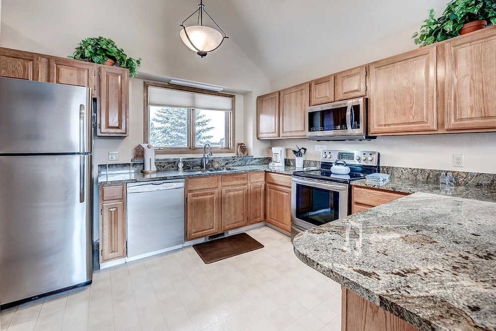 Pitkin Townhome - 704 3 Bedroom Townhouse by RedAwning