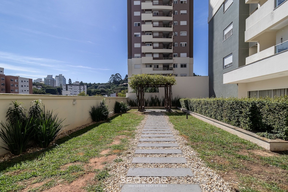 Apt With Private Barbecue and Pool Pea1301