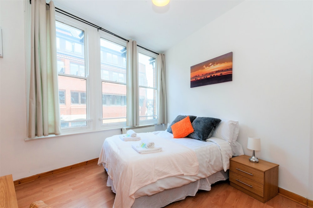Voussoir Apartments