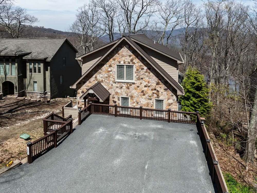 New Ski-in Ski-out Hot Tub Fire Pit Spa