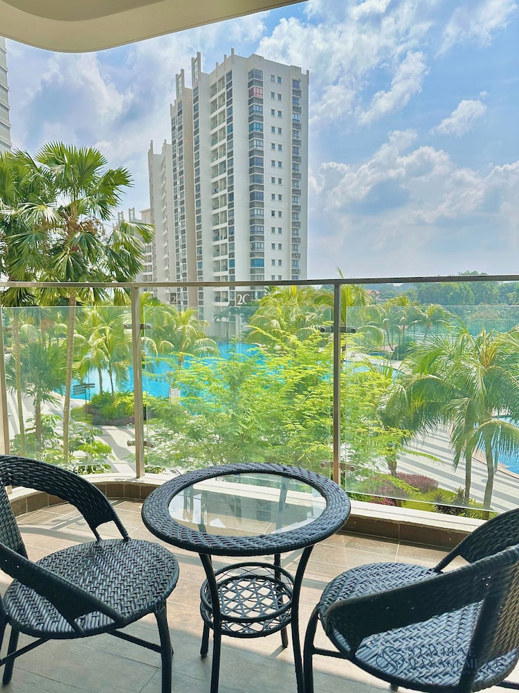 Country Garden Danga Bay Sea View Homestay by Stayrene