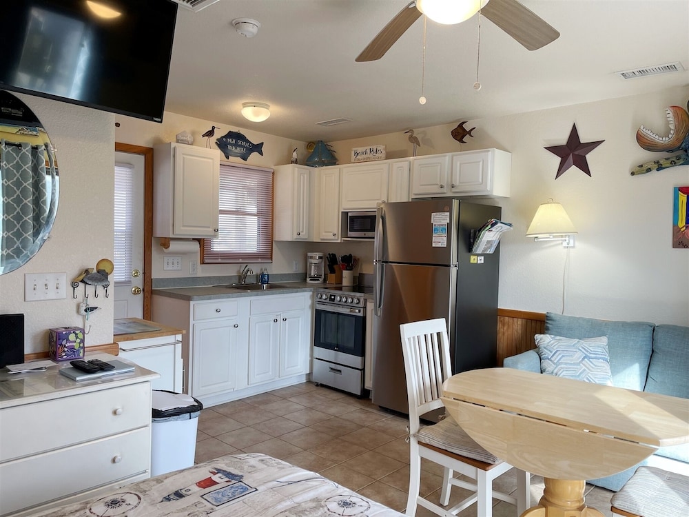 9 Nautical Nine Studio Bedroom Condo by RedAwning
