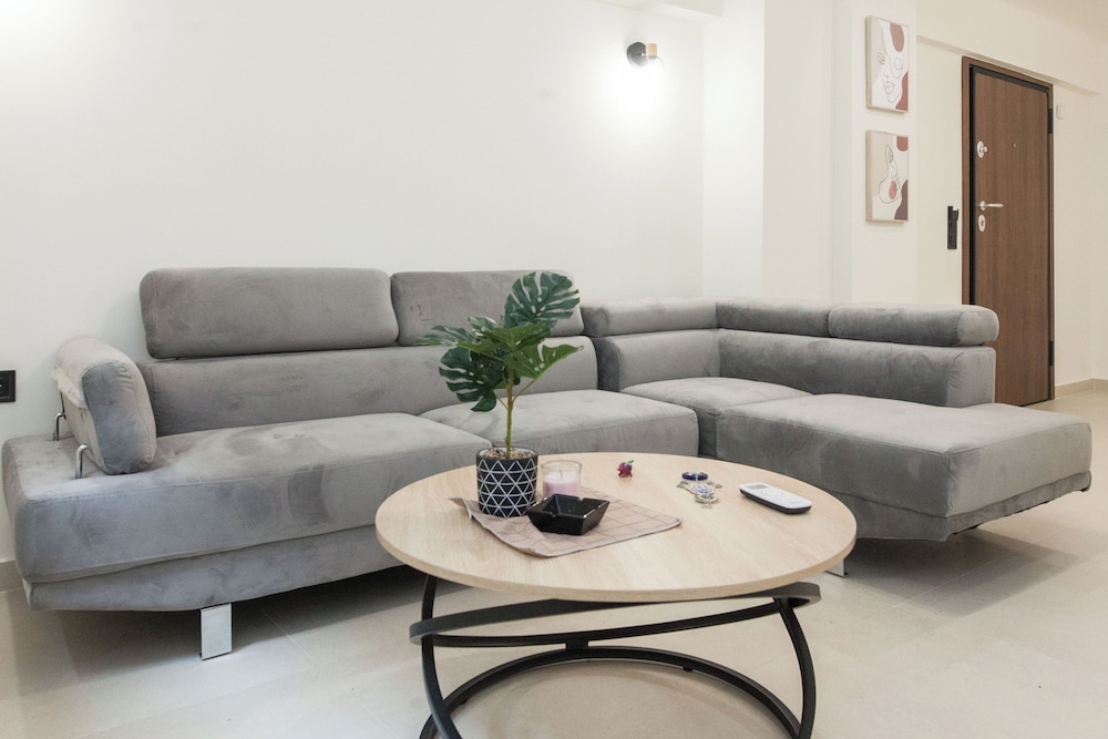 Cozy 1 Bd Getaway Apt in Lively Kipseli