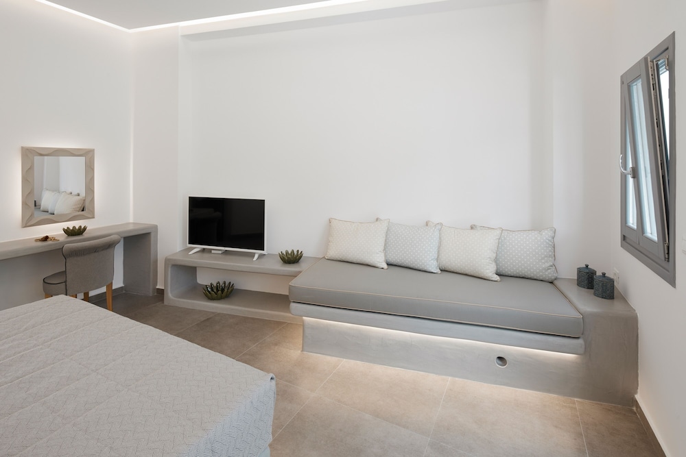 Amara Suites Santorini