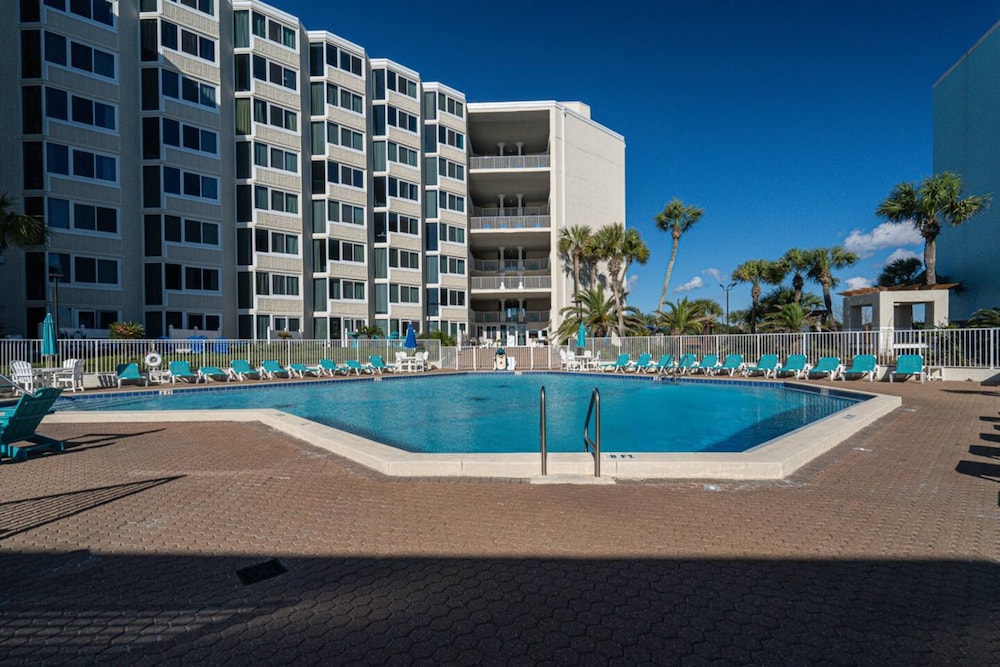 Top of the Gulf 320 Beachfront Free Beach Chairs