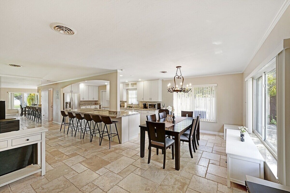 332 Wilton Manors in Wilton Manors