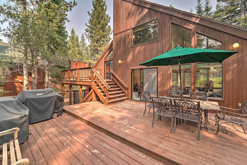 Hot Tub & Deck: Truckee Golf Course Home