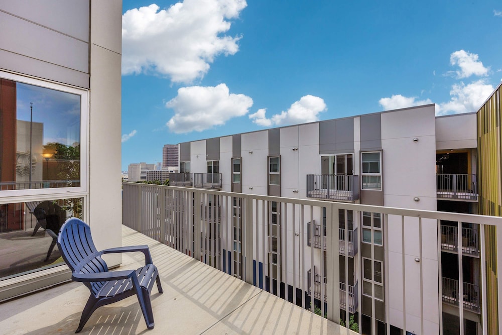 Stylish 2BR Family Apartment by Dtla