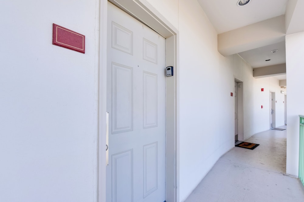 Walkable Condo w/ Pool Btwn Rosemary & Alys Beach!