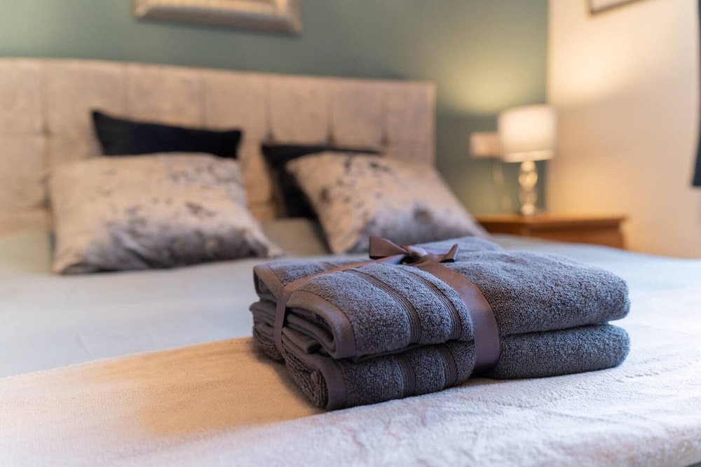 Impeccable 2-bed Apartment in Chipping Norton view 4
