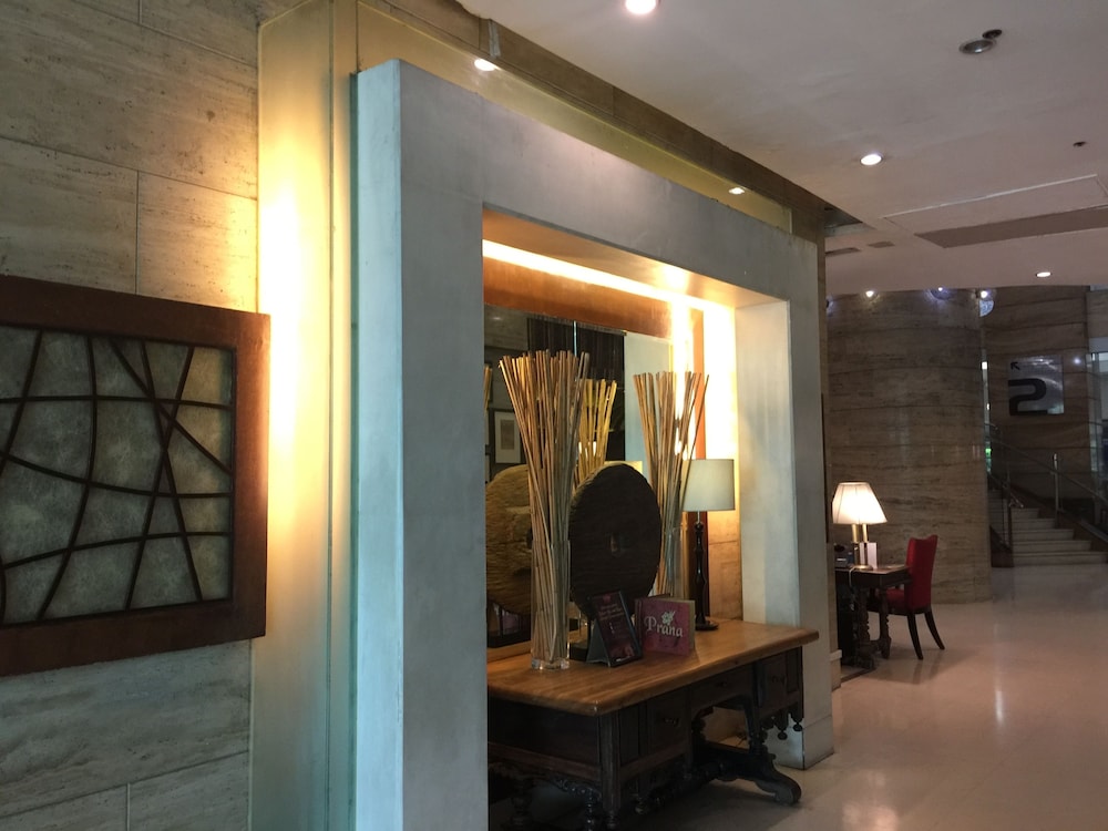 Cebu Vacations - Crown Regency Hotel and Towers - Property Image 3