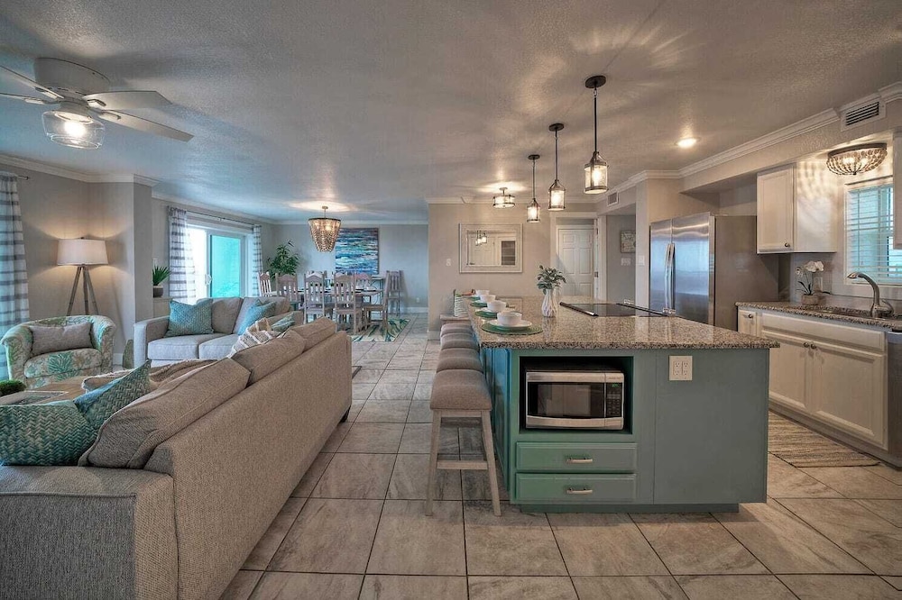 Gulf Views + Pools, Tennis, Pickleball & Beach Access Awesome Beachfront by Avantstay