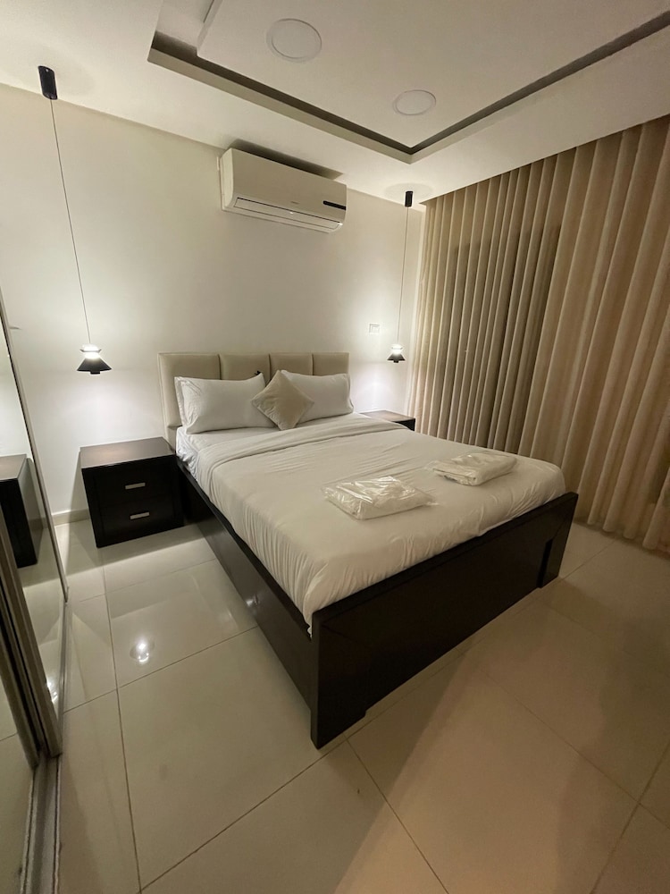 Al-burj Apart at 7th Circle 208