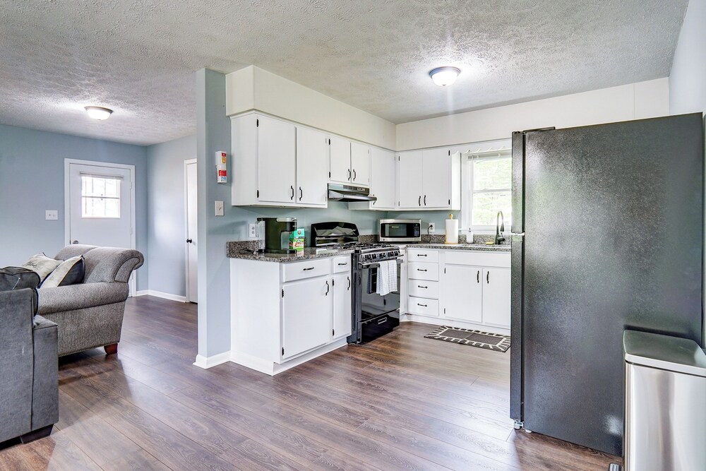 5 Mi to Dtwn: Family-friendly Fayetteville Home!