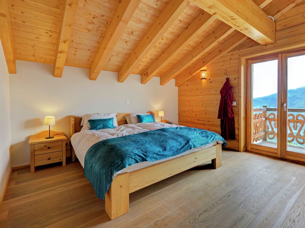 Modern Chalet with Hot Tub in Les Collons