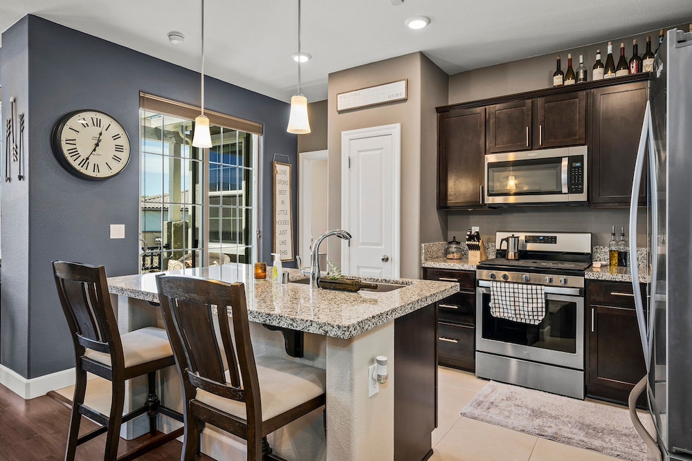 Reno Vacations - Marketing in Reno With 2 Bedrooms and 2 Bathrooms - Property Image 2