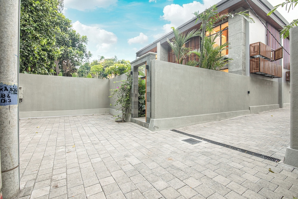 Elegant 5BR Canggu Villa 400m to Pristine Beach