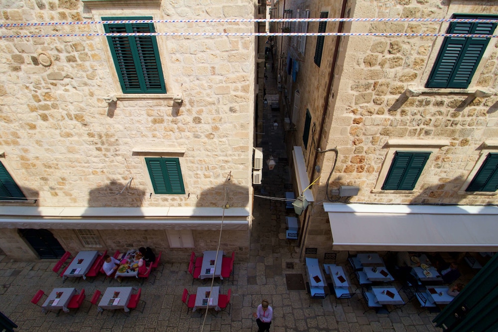 Divine Apartments
