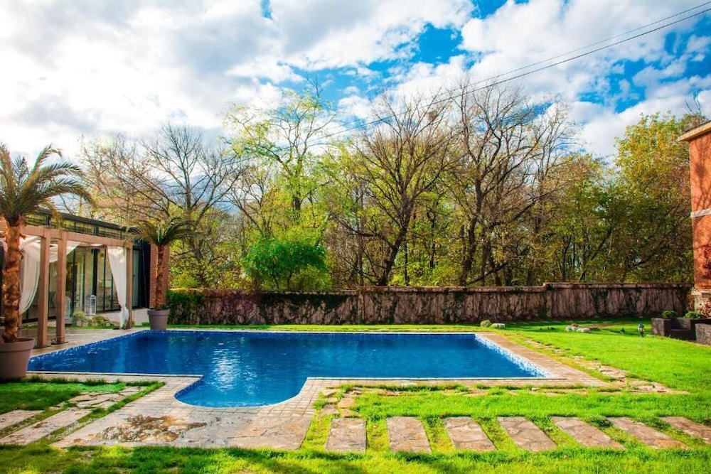 Belgrade Hills Villa and Suites