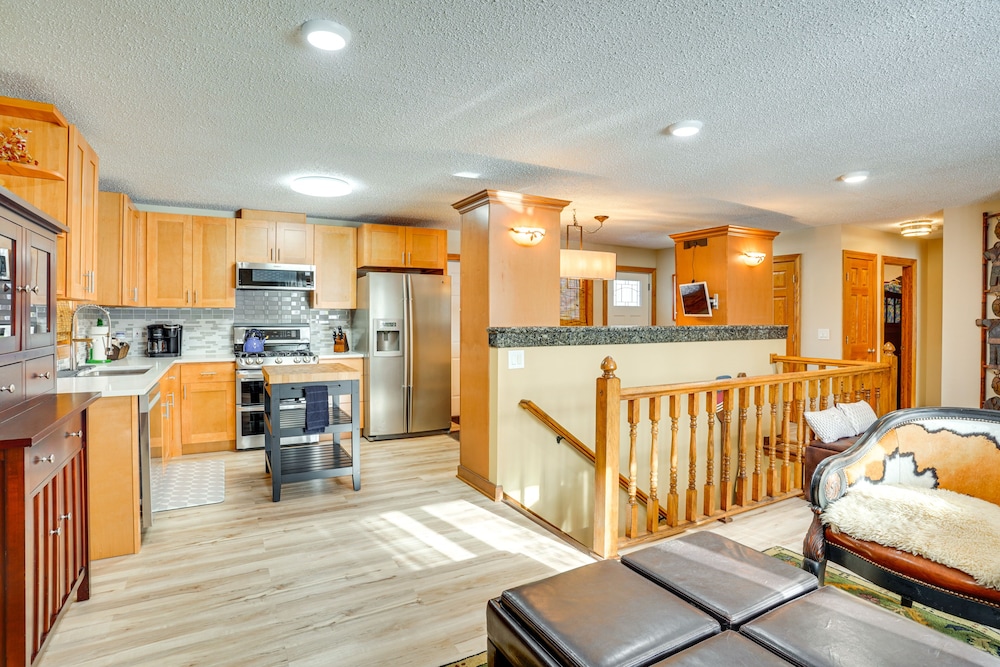 Charming Savage Home w/ Yard: 18 Mi to Minneapolis view 3