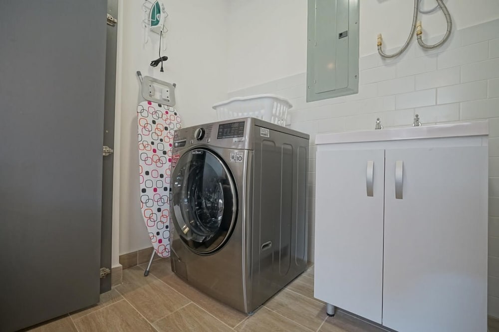w Lively 1BR in Casco Viejo