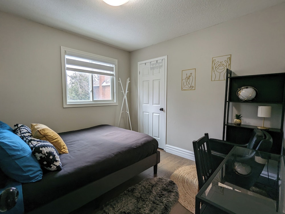 Mississauga Manor - Meadowvale