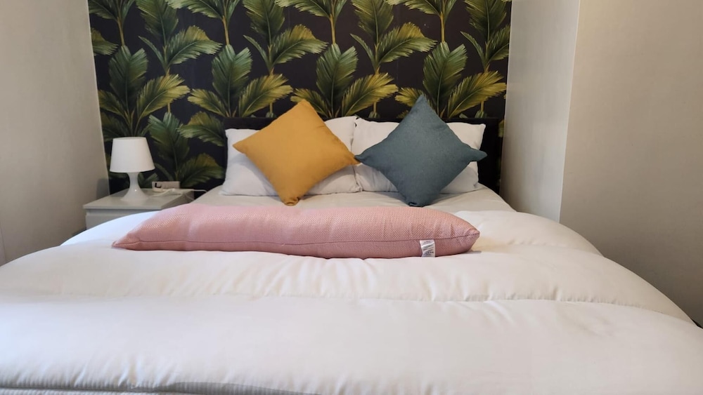 Charming 2-bedroom Home With Modern Amenities view 4