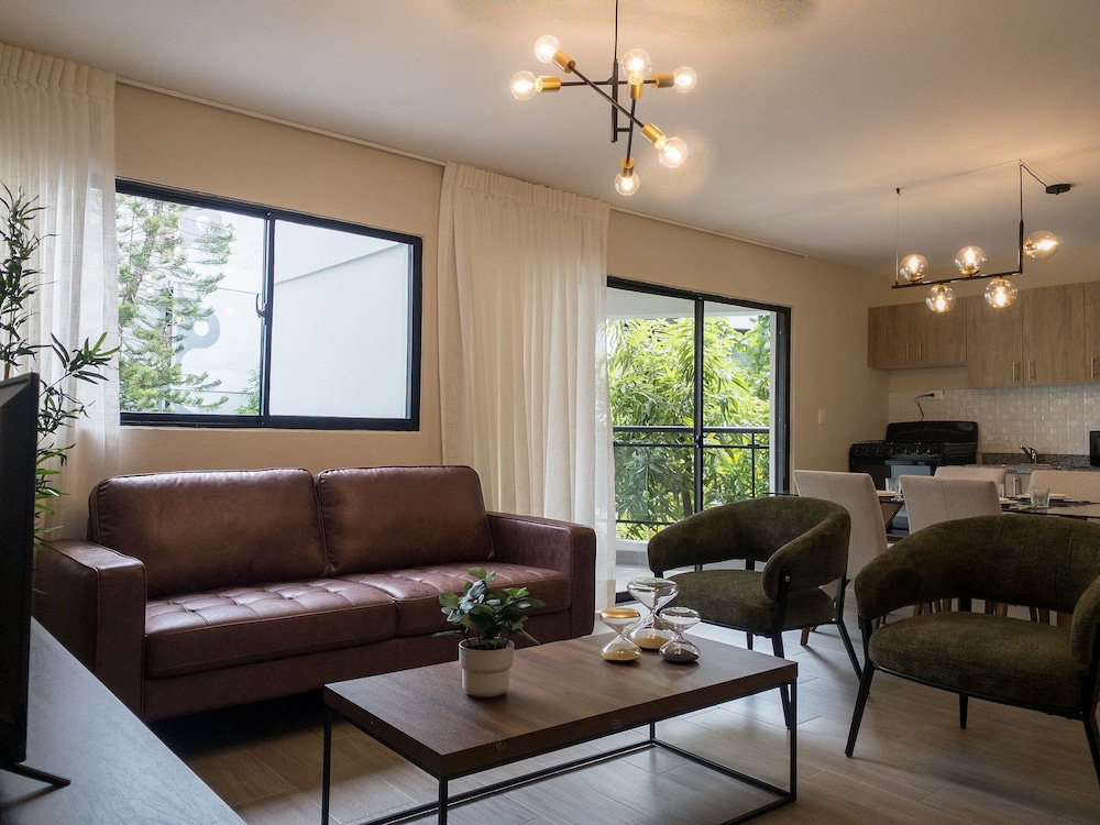 Plaza Colonial Residence By YellowKey