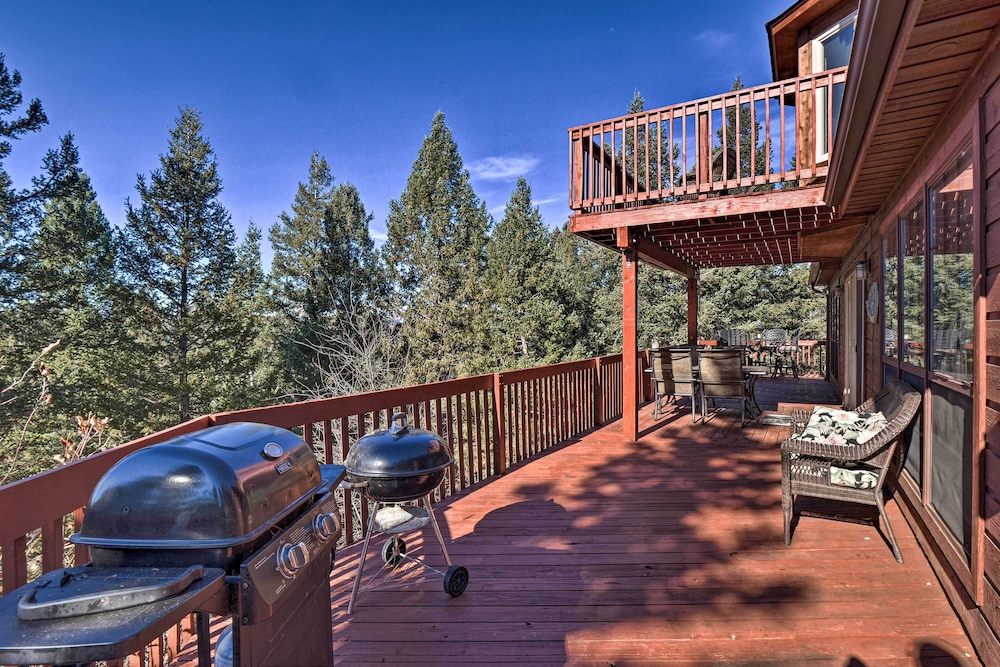 Expansive Mountain Retreat w/ Views of Pikes Peak! view 5